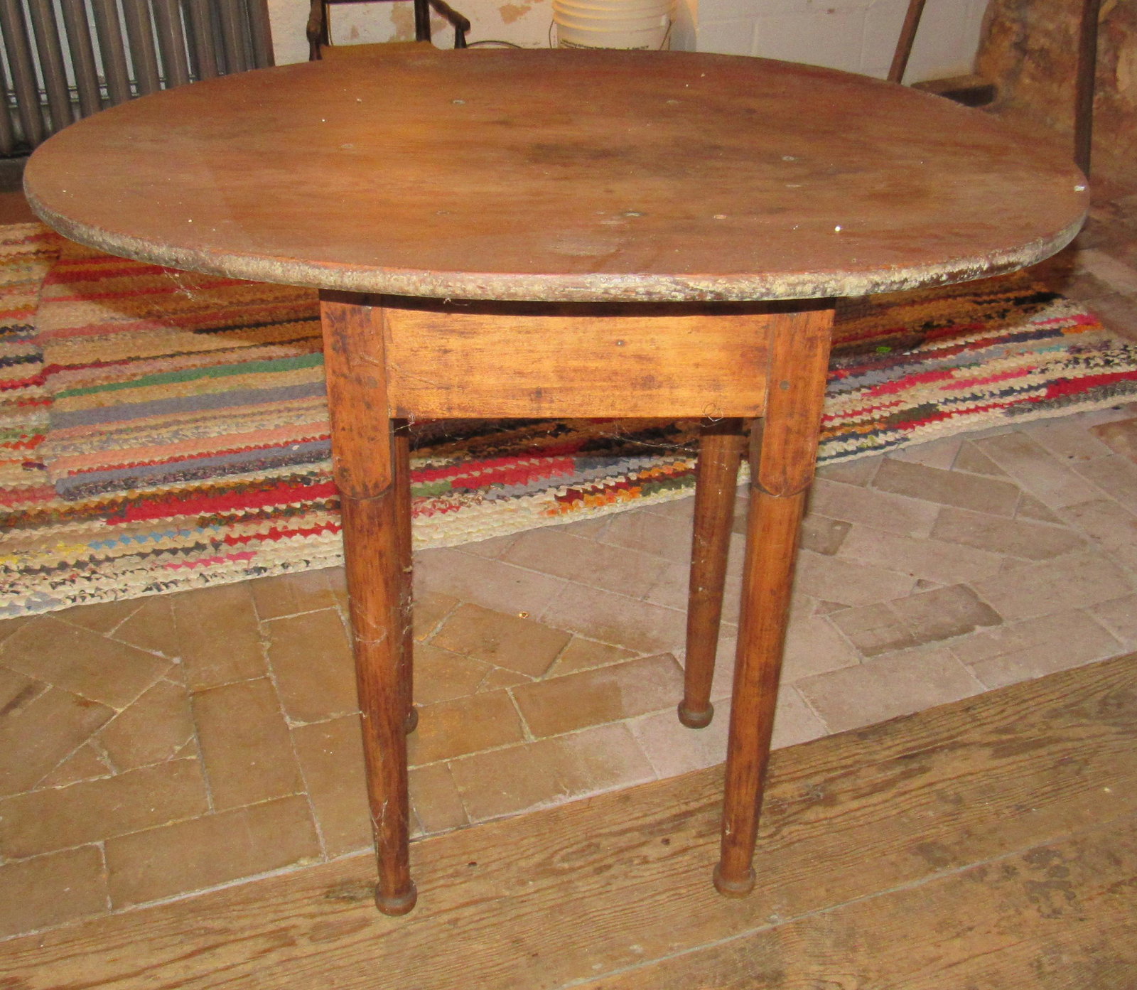 Queen Anne Oval Top Tavern Table with Button Feet: Approx 22 1/2" x 33" x 28 3/4" tall