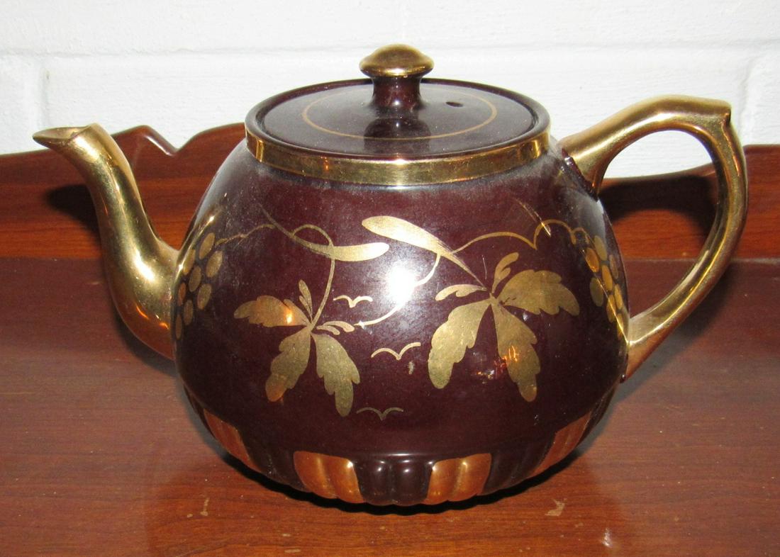 Teapot Made in England: Approx 6 1/2" tall