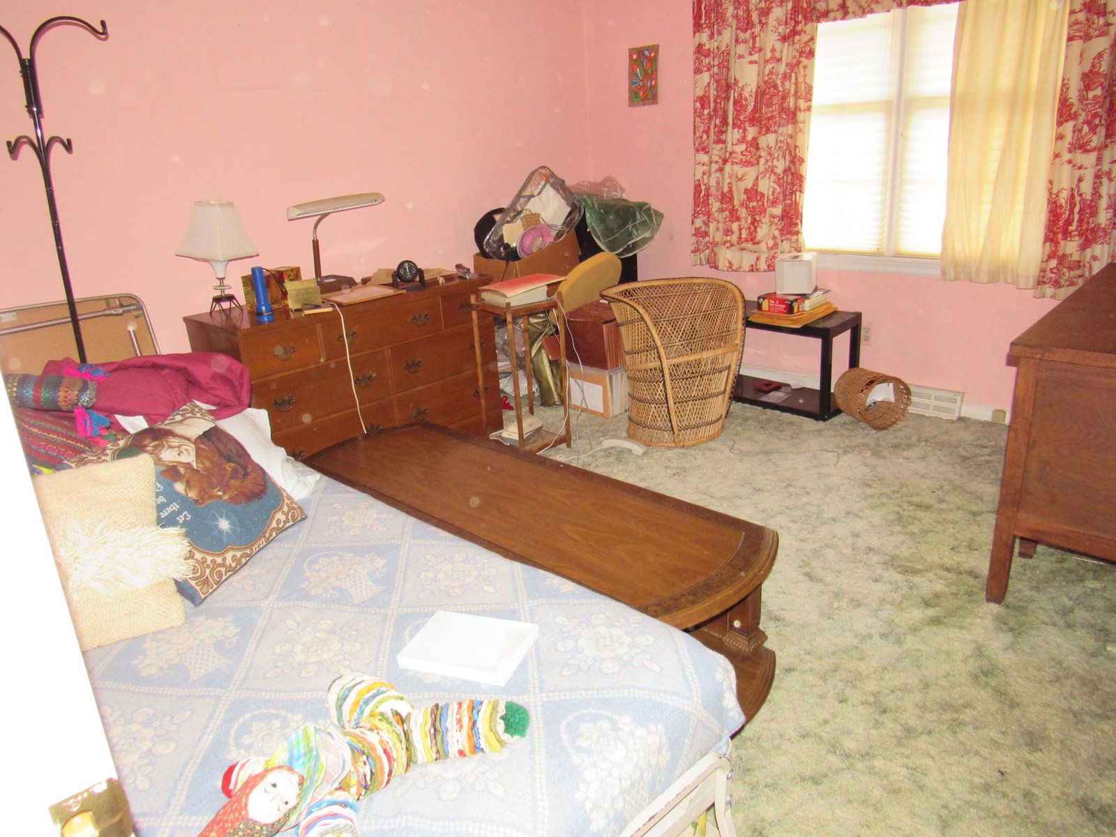 Partial Bedroom Contents: Take what you want and leave the rest