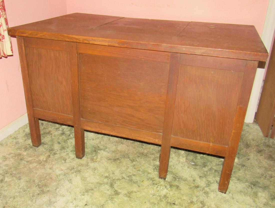 Globe Wernicke Typewriter Desk: Apprx 30" x 50" x 29 1/2" tall