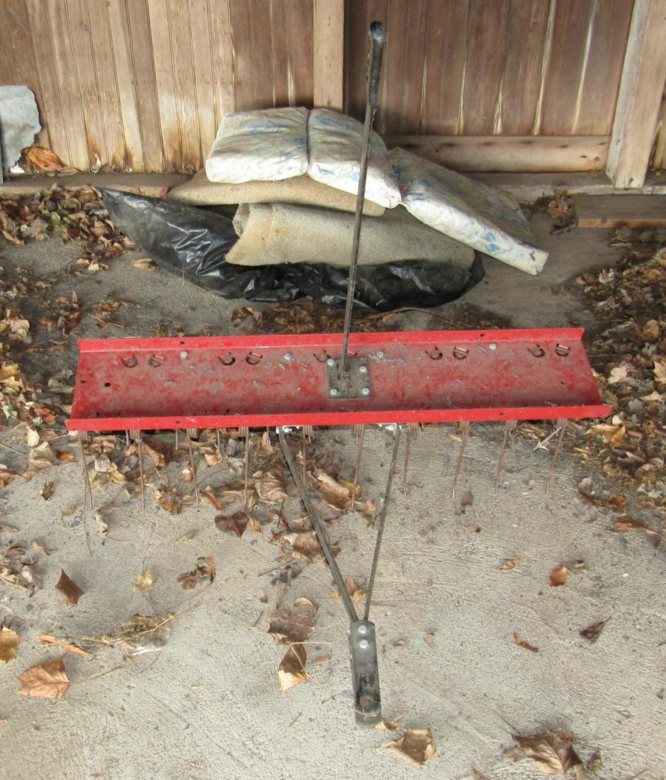 Craftsman Garden Tractor Thatcher: Approx 40" wide