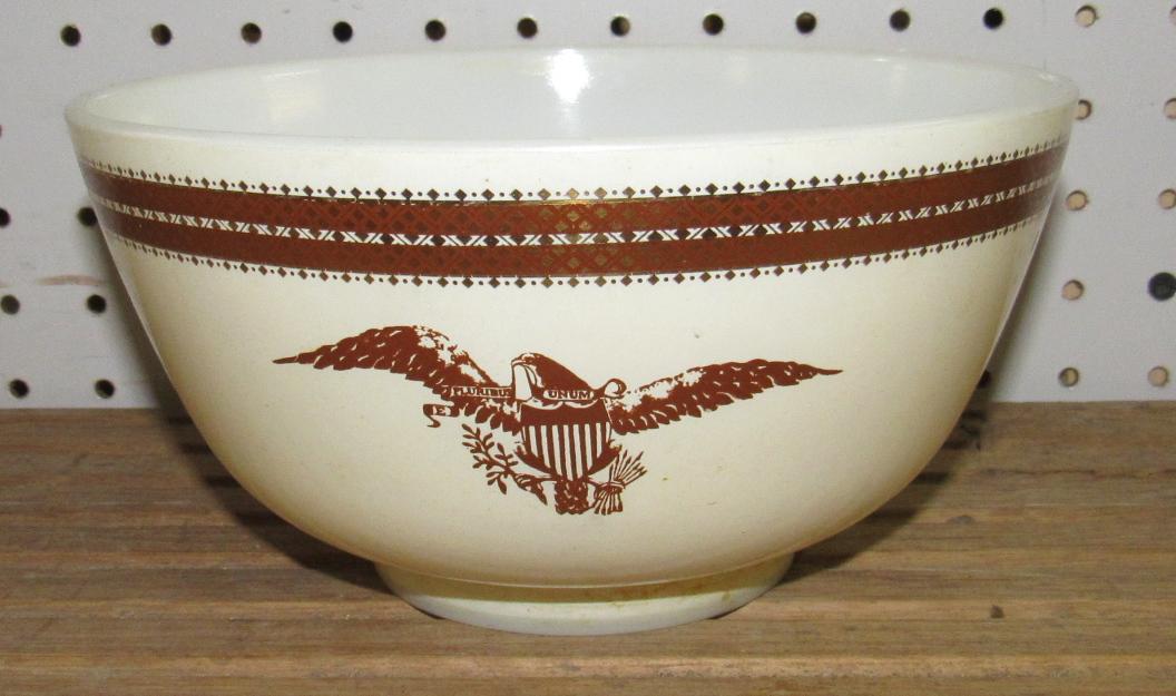 Pyrex 1 1/2 Quart Mixing Bowl with Eagle: Bowl