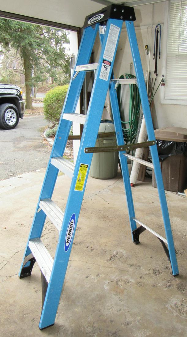 Werner 6' Heavy Duty Type I Fiberglass Ladder: Step Ladder