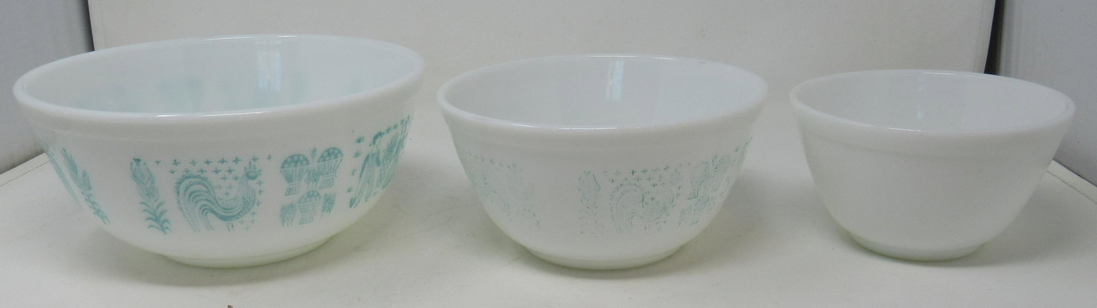 Pyrex Bowls: Largest is apprx 8 3/4" in diameter