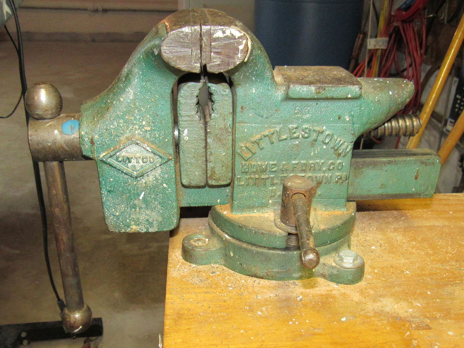 Littlestown Swivel Vise with 3 1/2" Jaws: Buyer must remove from workbench