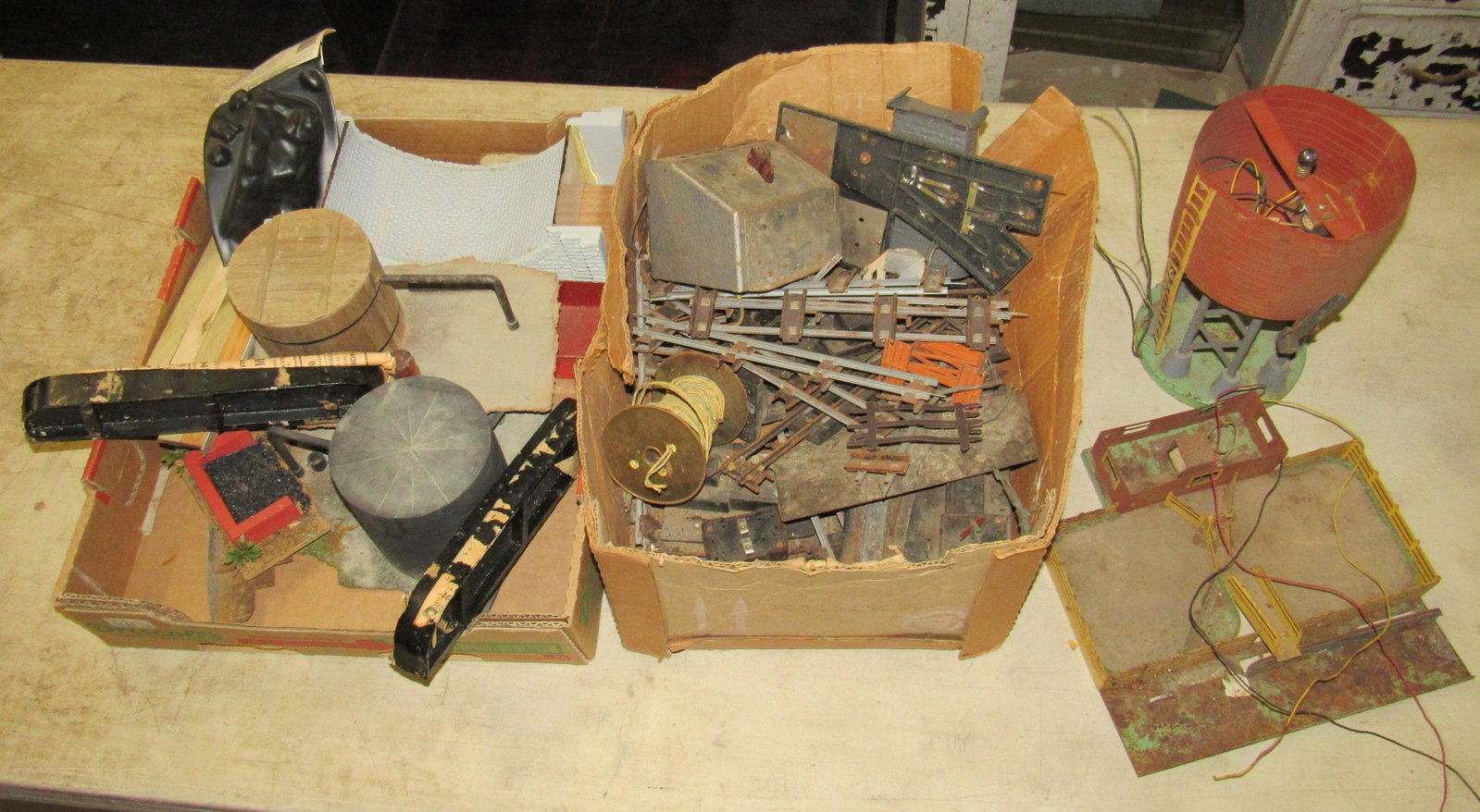 American Flyer & Misc Train Accessories: Lot includes all pictured on table