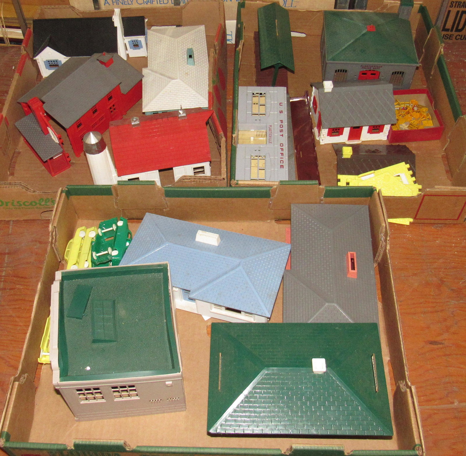 3 Boxes of Plasticville Buildings: Getting all pictured in boxes