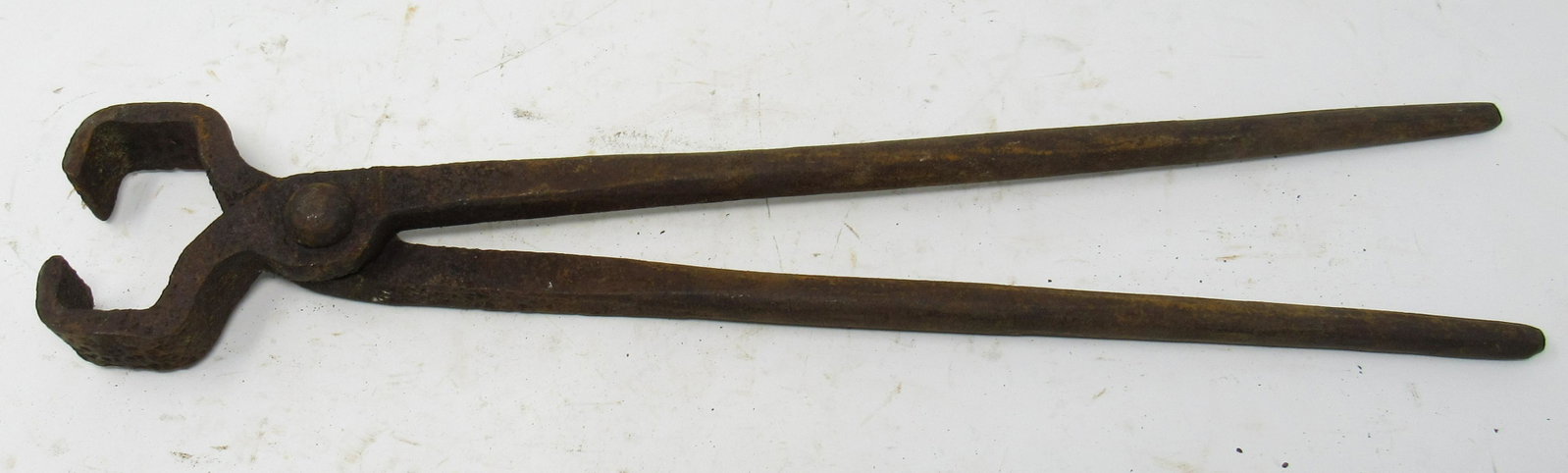 Blacksmith Tongs: Apprx 1 1/8" x 18 1/2"