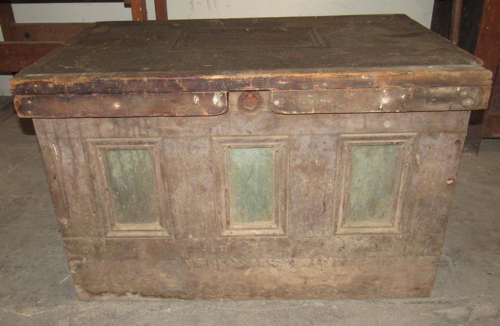 Tool Chest: Approx 23" x 38" x 24" tall