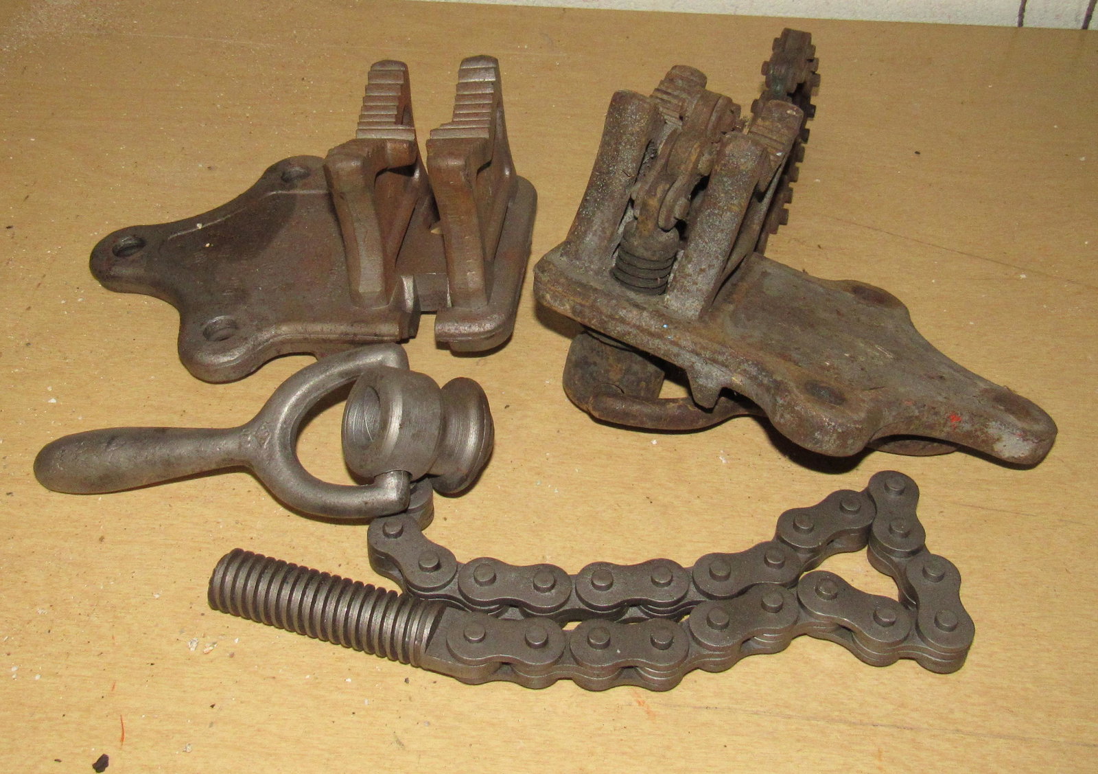 Vulcan No 2 Pipe Vises: Getting all pictured