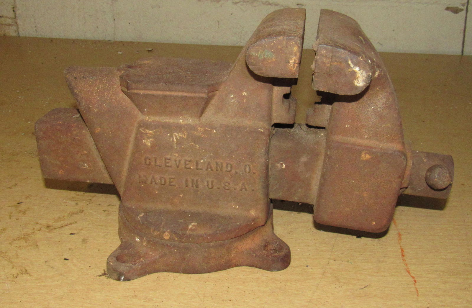 Columbian D44 Swivel Vise with 4 inch Jaws: swivel vise