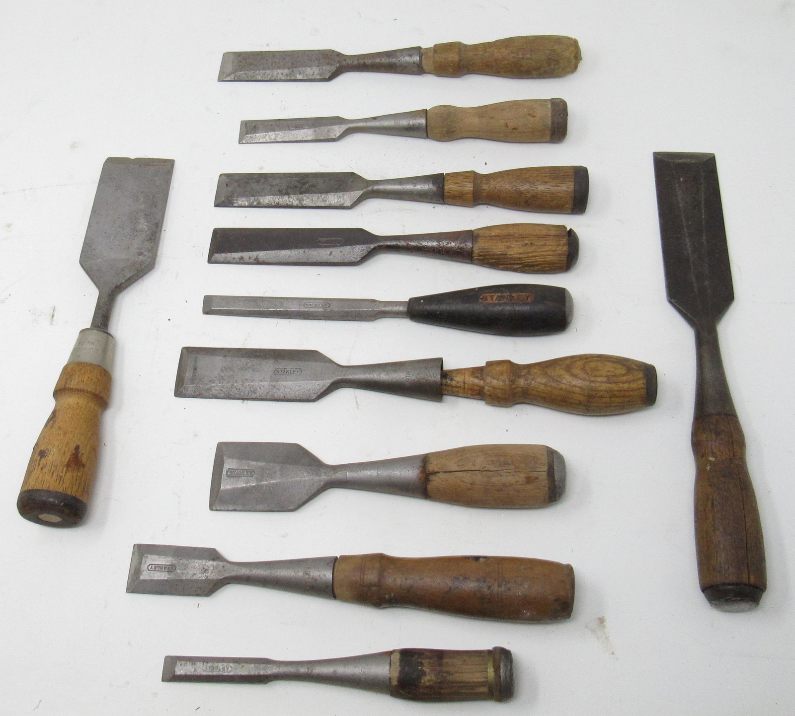 Stanley Chisels: Largest is approx 1 1/2" x 11"