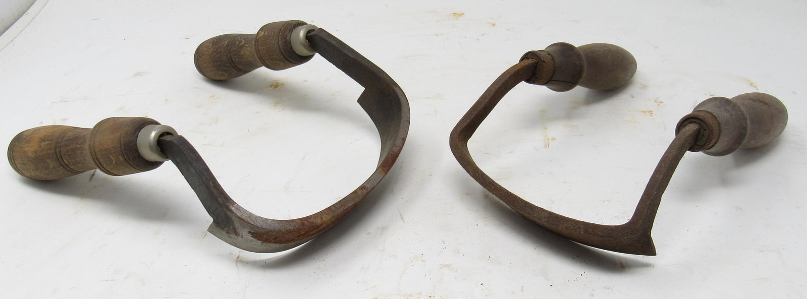 2 Scrapers: Largest is approx 6 3/4" handle to handle
