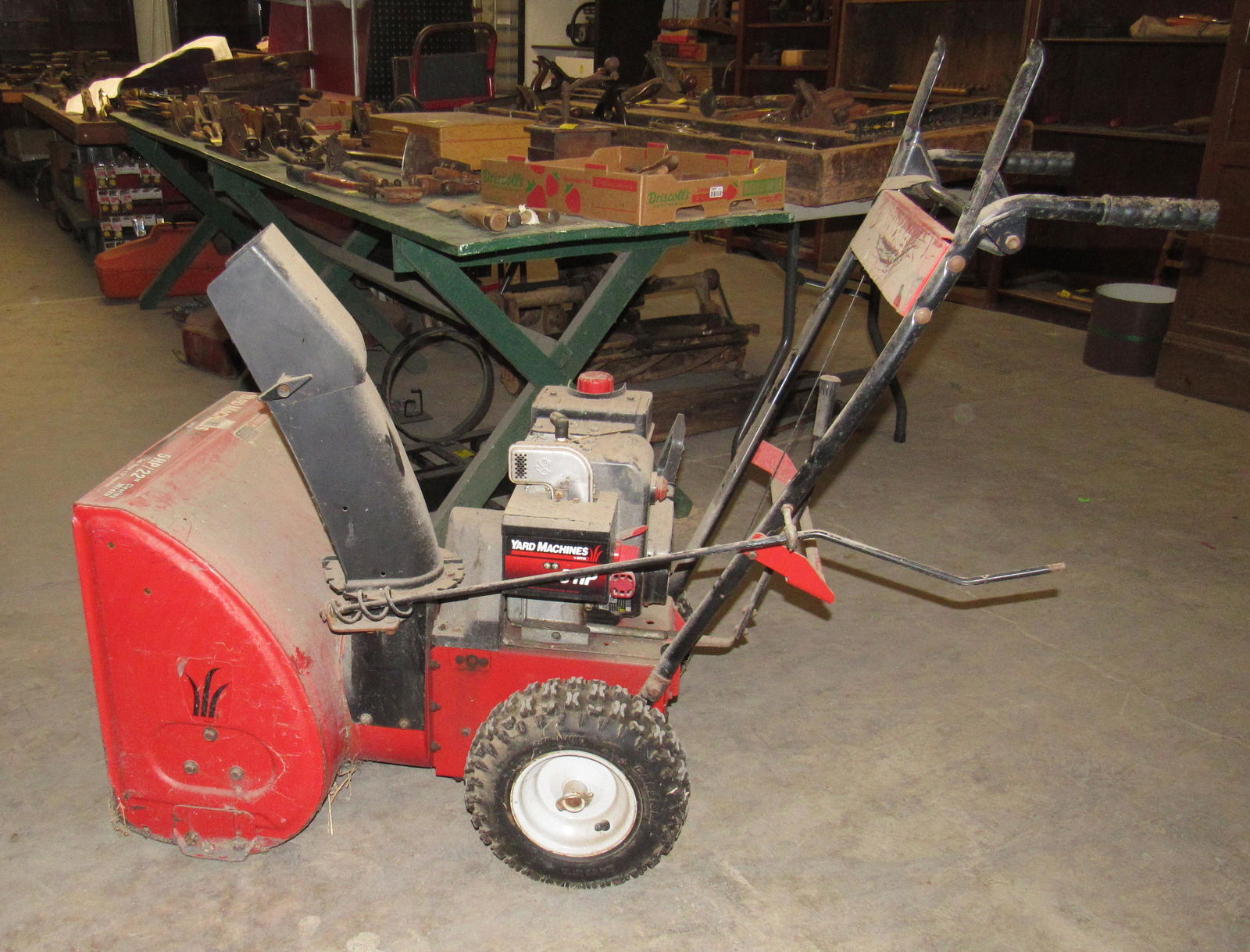 Yard Machines 5hp 22 inch Snowblower: Snow blower