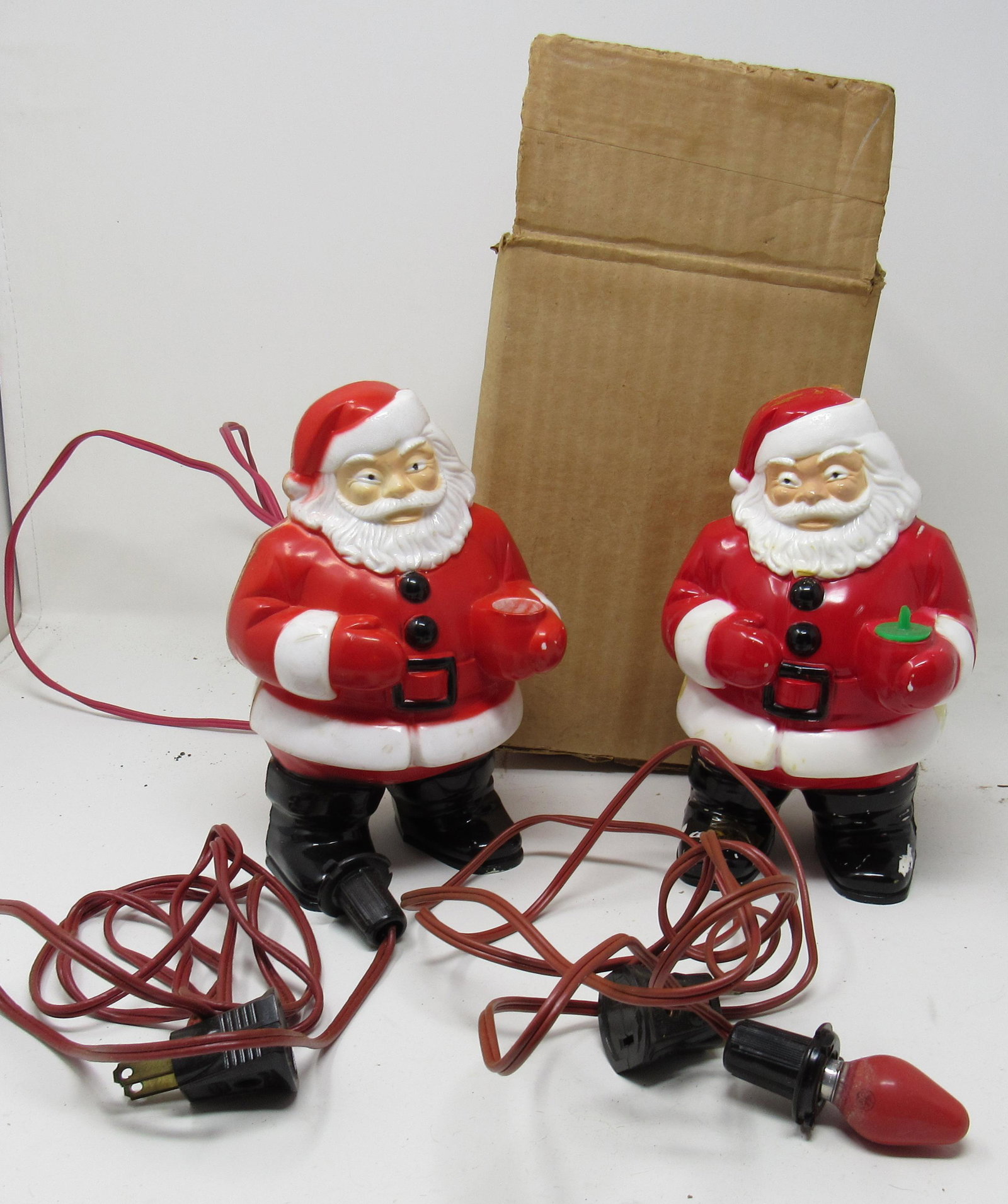 2 Vintage Plastic Santa Claus Christmas Lights: Approx 7 1/2" tall