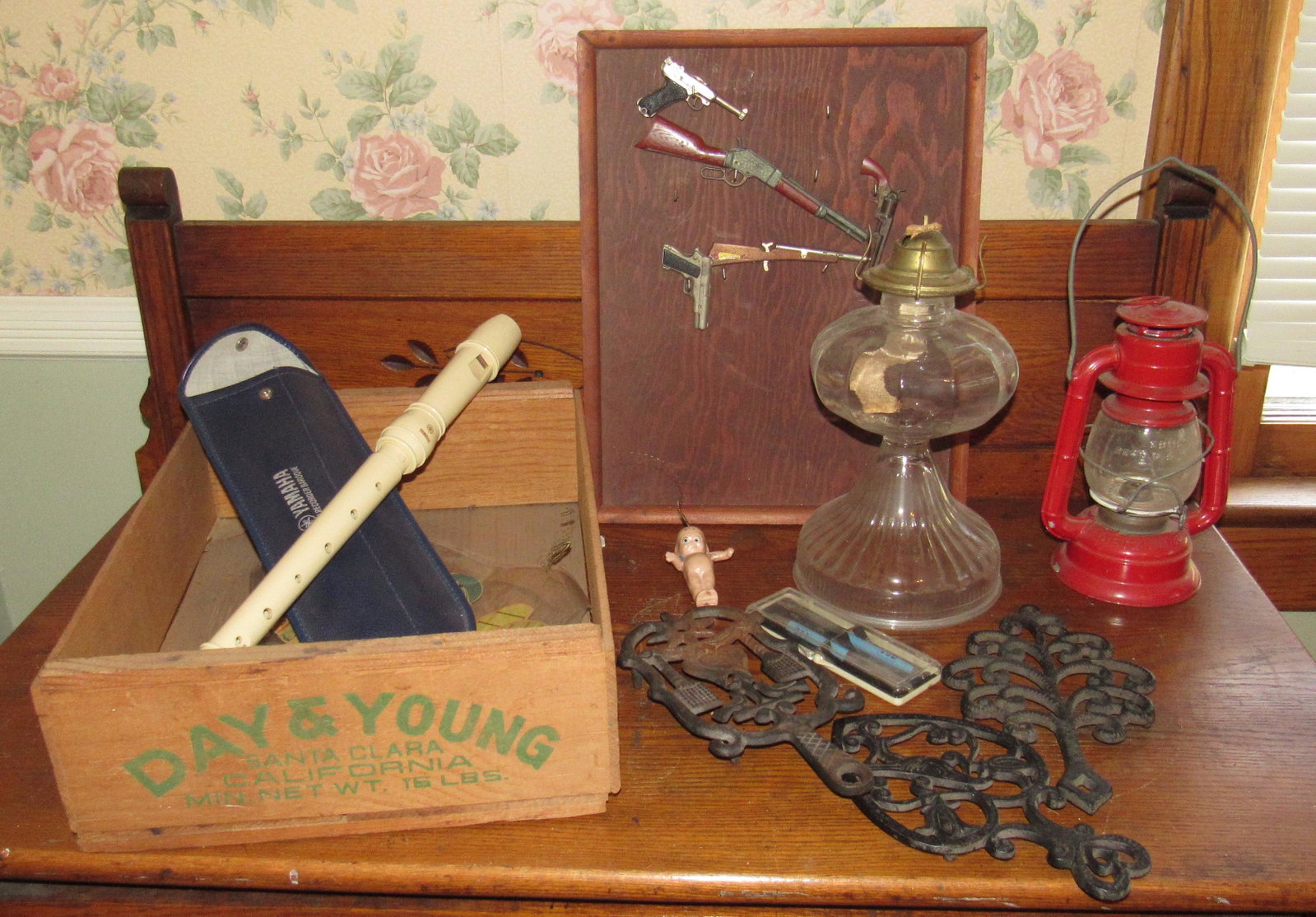 Oil Lamp Dietz Lanter Cast Iron Trivets: Getting all pictured