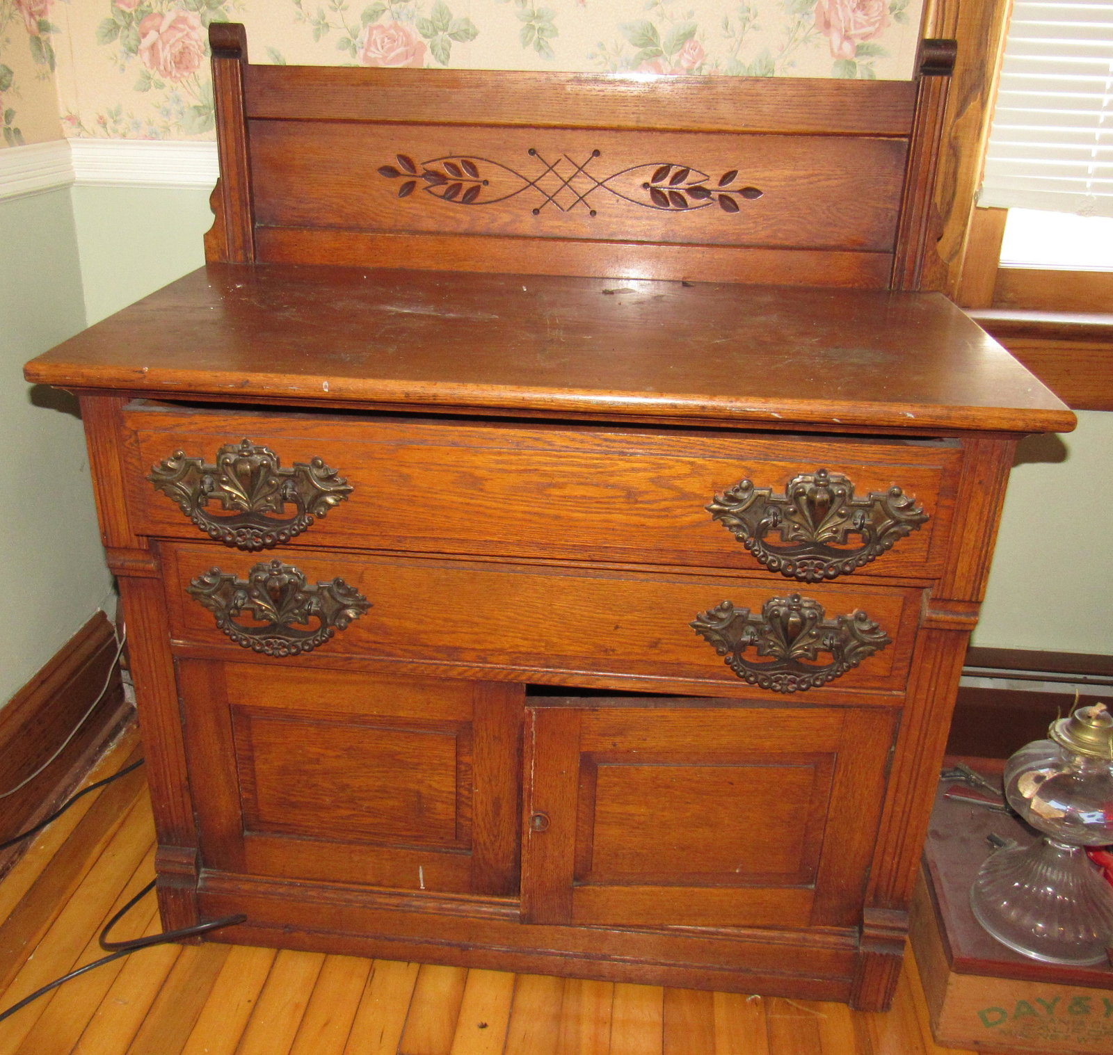Oak Washstand: Approx 19 1/2"x 36" x 40" tall