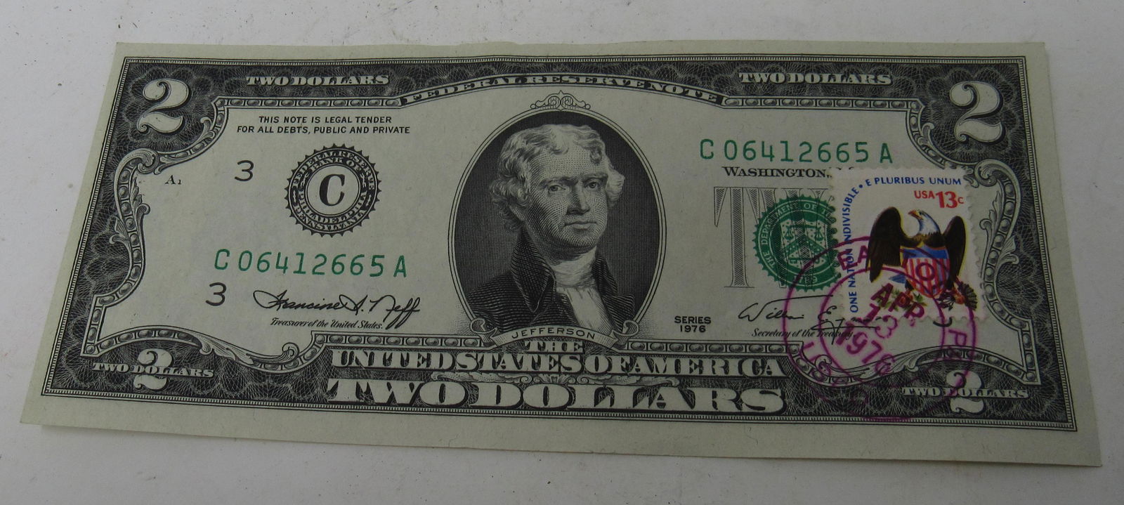 Series 1976 First Day Issue Stamp $2 Dollar Bill: 2 dollar bills
