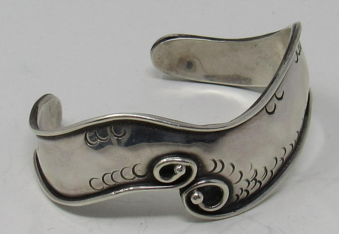 Groves Sterling Silver Cuff Bracelet: Bracelet weighs approx 20 grams