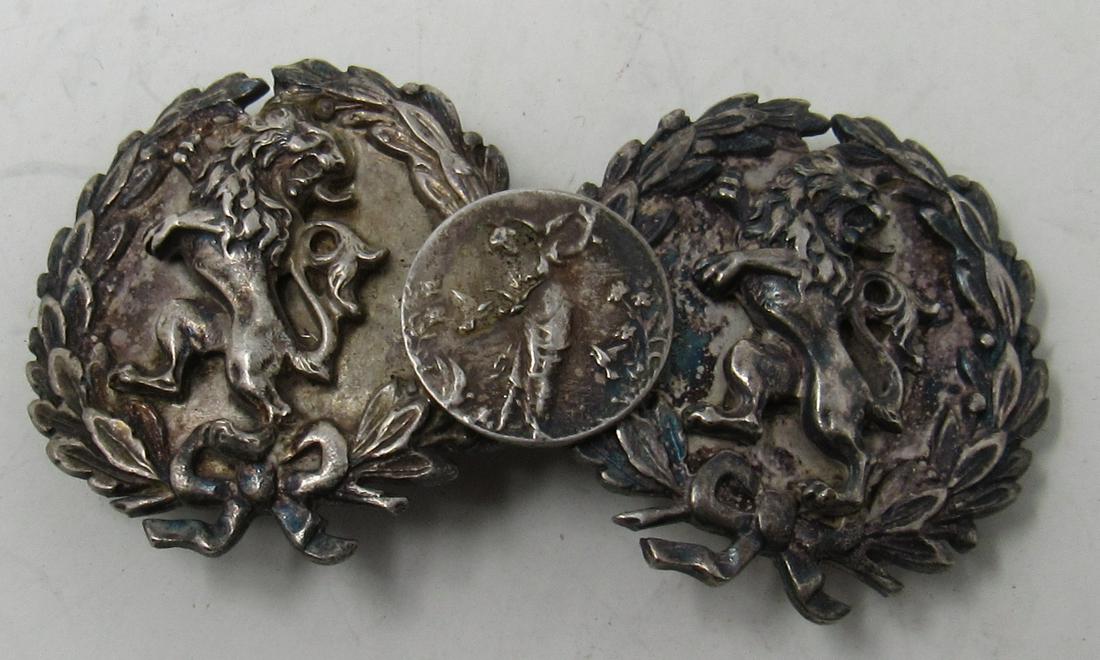 Buckle: Approx 2 1/4" long