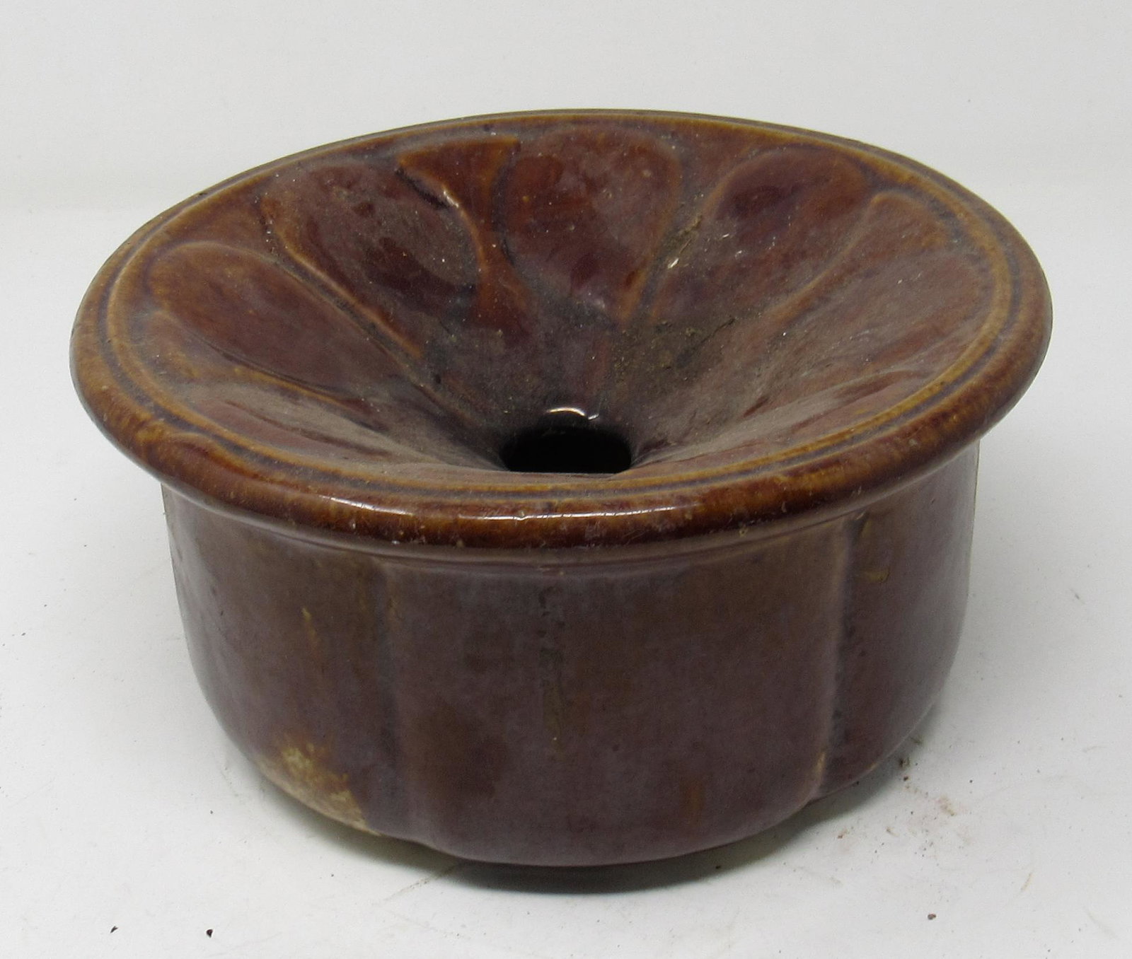 Bennington Spittoon: Approx 7 3/4" in diameter and 4" tall.