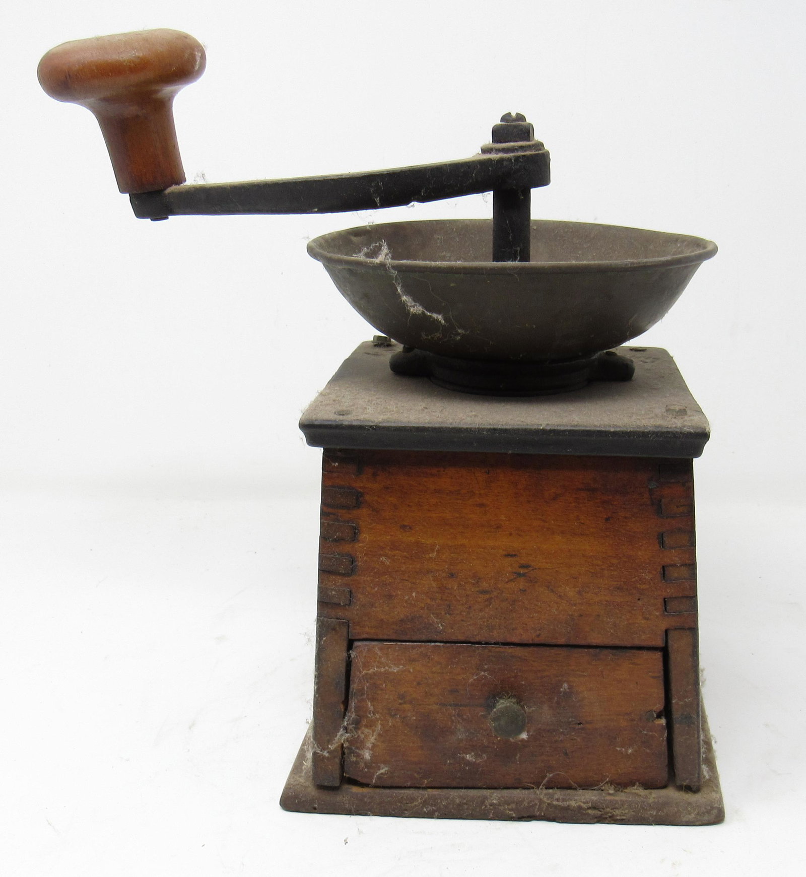 Garantirt v. GK Wien Laptop Coffee Grinder: Approx 5 1/2" x 6" x 9 1/2" tall.