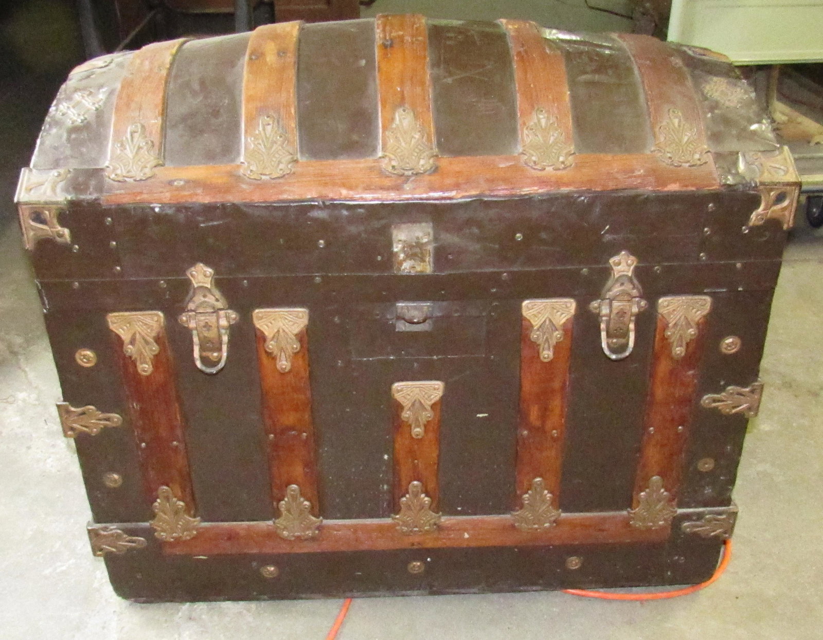 Camel Back Trunk: Approx 20" x 30 1/2" x 24 1/2" tall