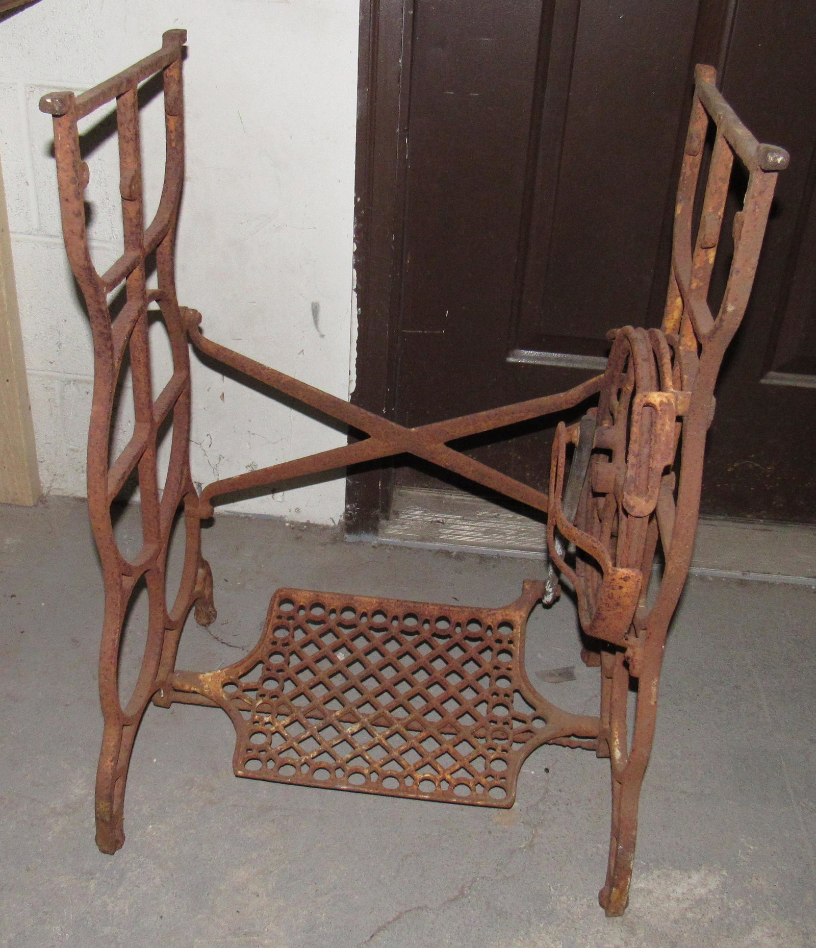 Cast Iron Sewing Machine Base: Approx 17" x 21" x 29" tall