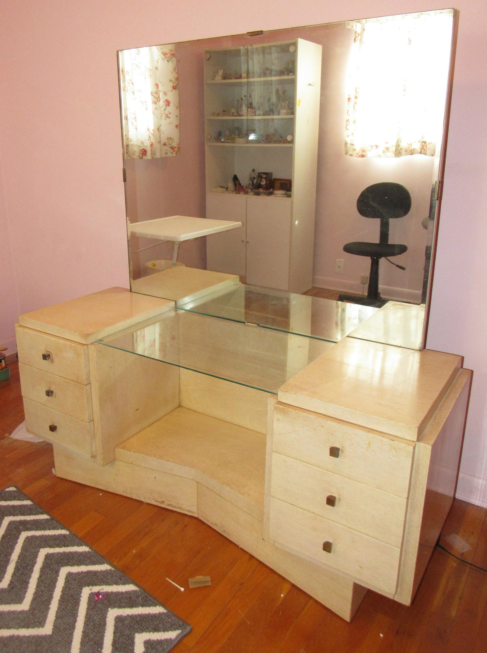 American Martinsville Vanity: Approx 19" x 53 1/2" x 59" tall