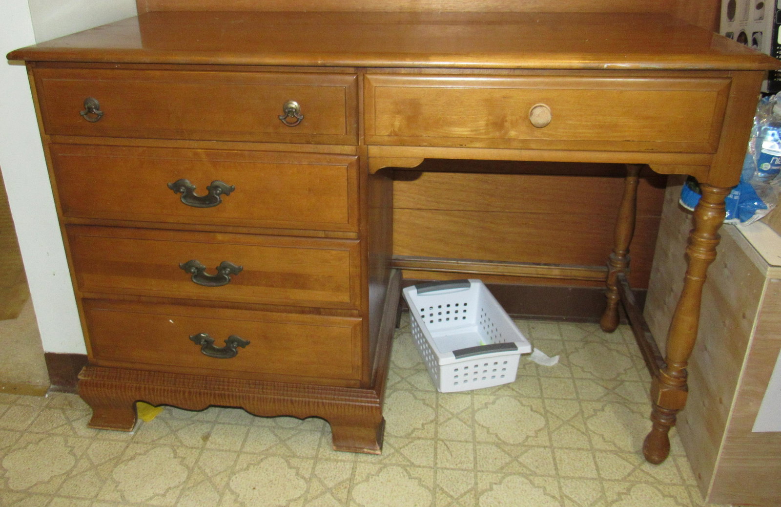 Sumter Cabinet Co Desk: Apprx 21" x 46" x 31" tall