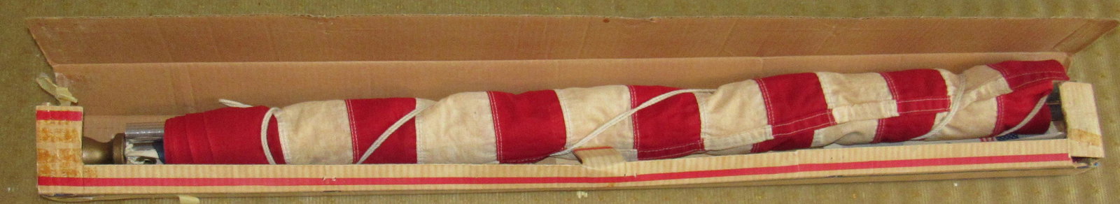Vintage United States Flag: We did not open it so see the size. Box is approx 39" long