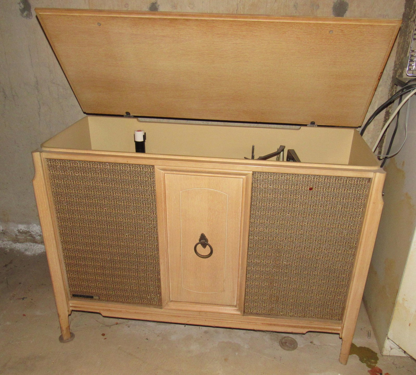 RCA Victor Stereo System Turntable and Records: Getting all pictured. Take what you want and leave the rest
