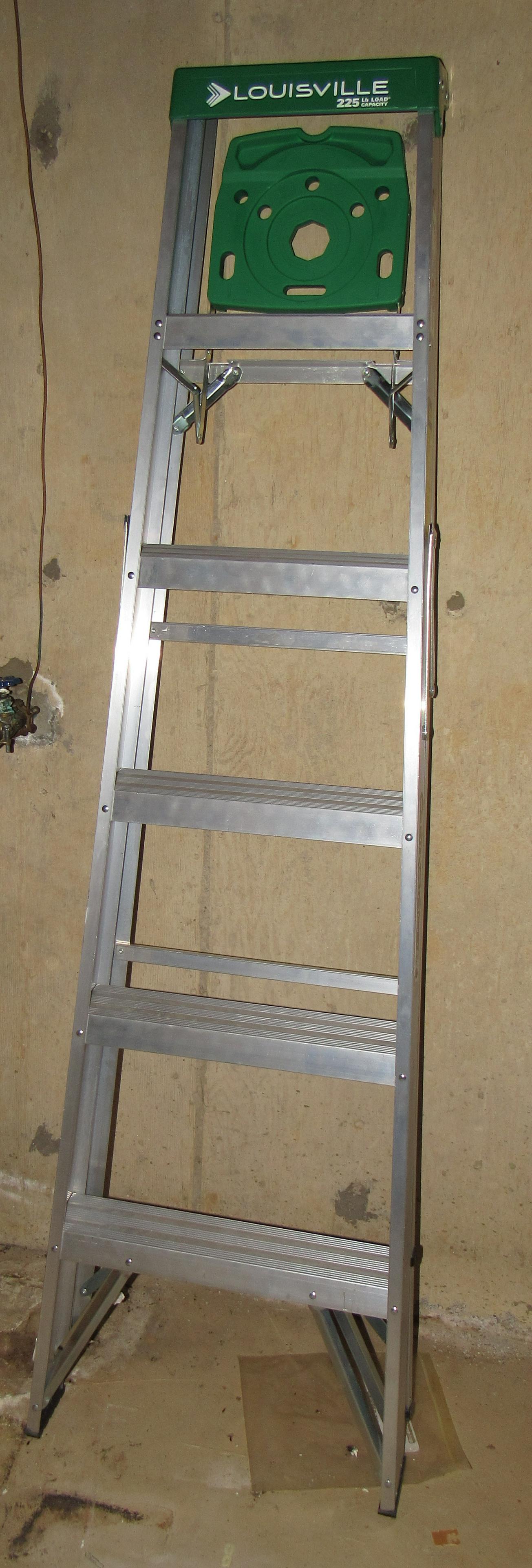 Louisville 6' Aluminum Step Ladder: Step Ladder