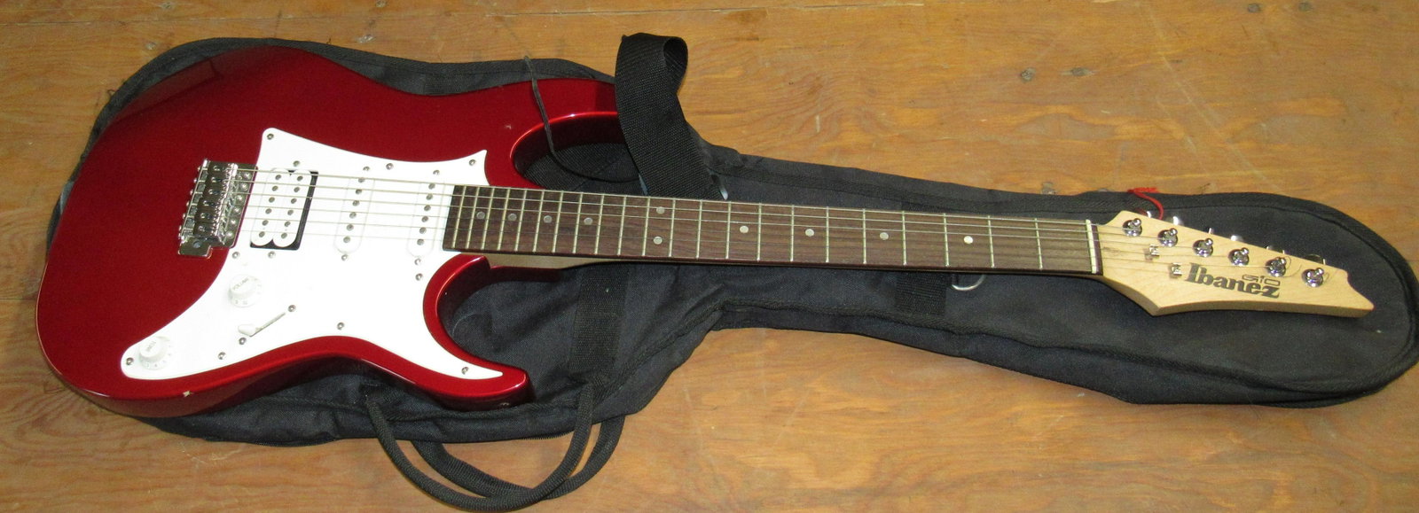 Ibanez Electric Guitar: Approx 12" x 38 1/2" long.