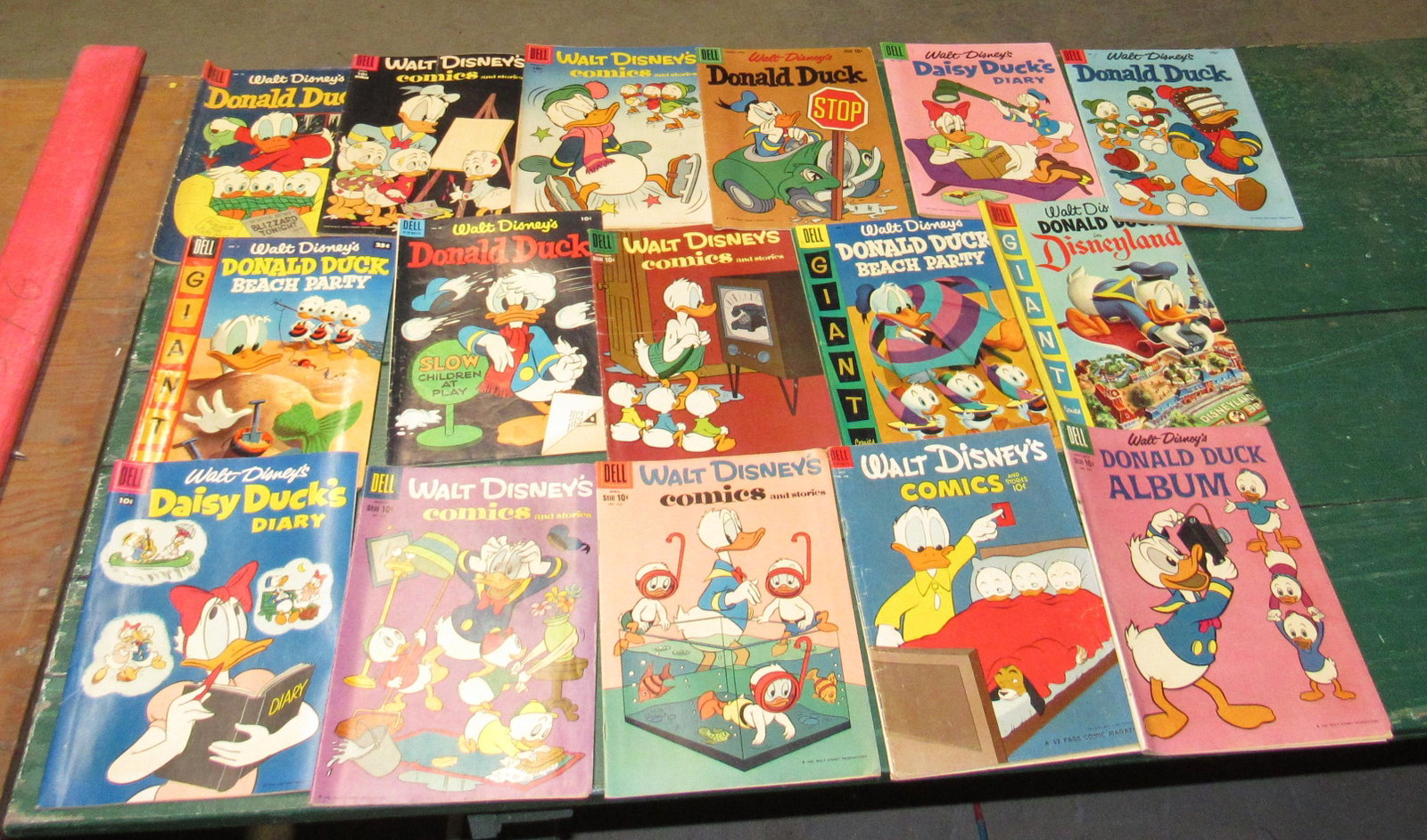Walt Disney Donald & Daisy Duck Comic Books: Getting all pictured