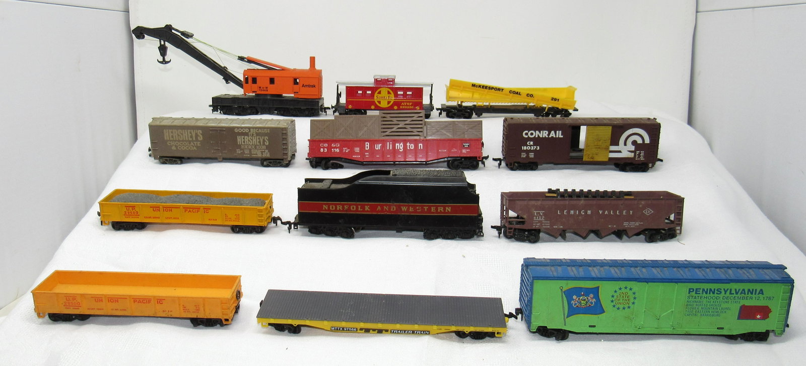 Lot of Misc HO Scale Train Cars: Getting all pictured