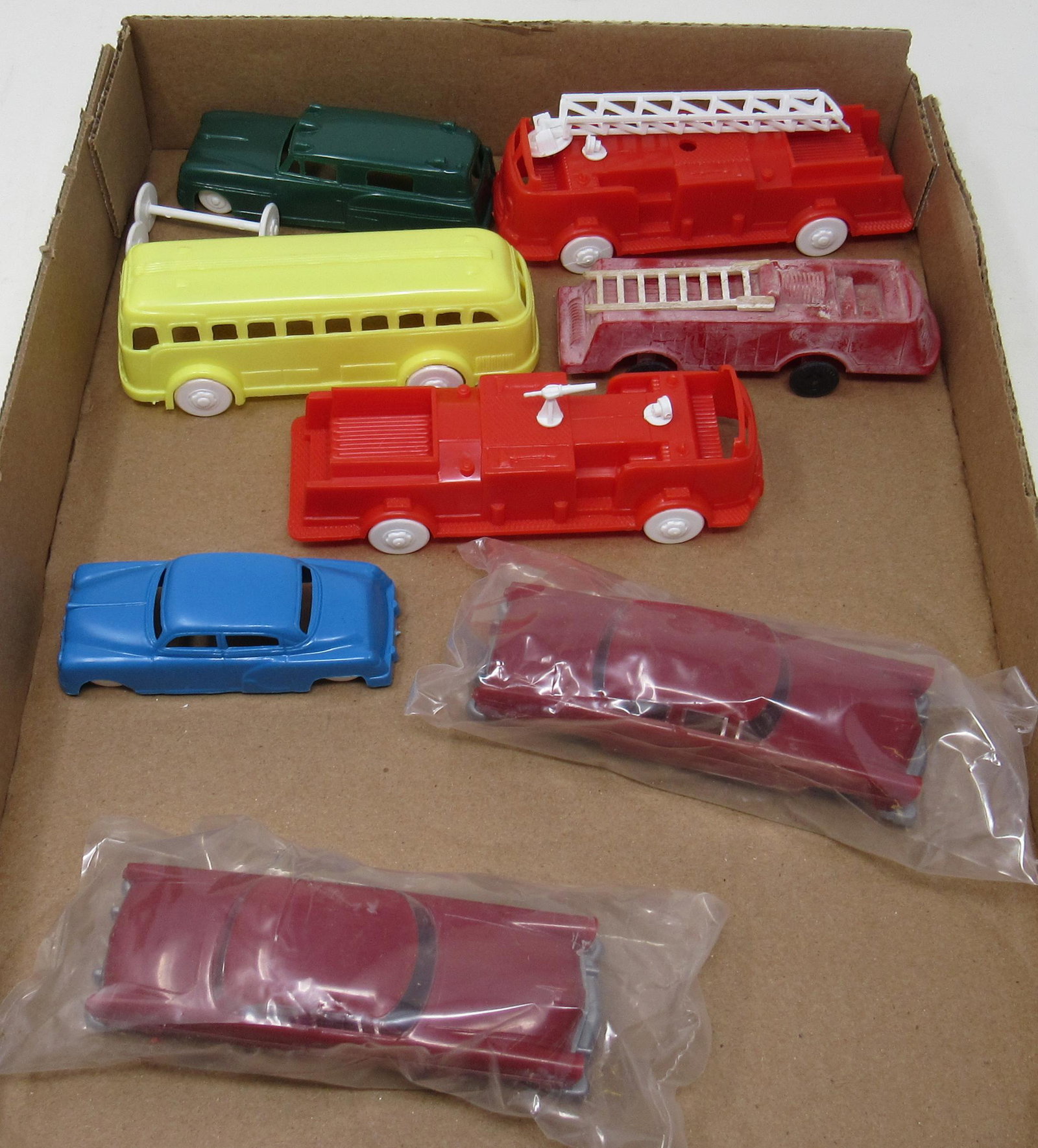 Plasticville & Misc Toy Cars: Bus is approx 5" long