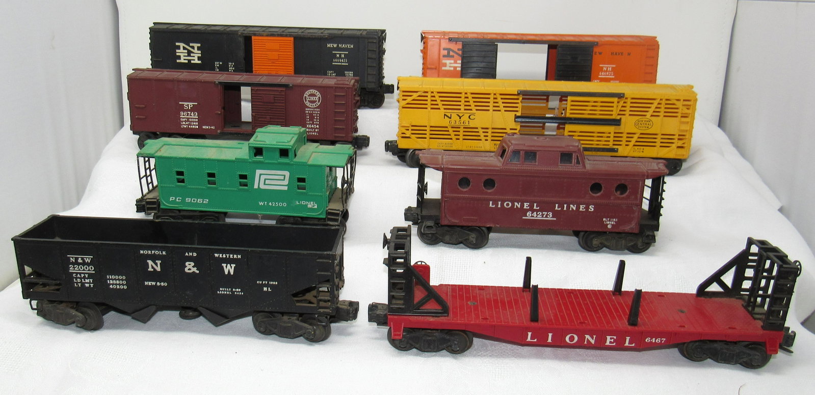 Lionel Box Cars Caboose Hopper Flat Car: Getting all pictured