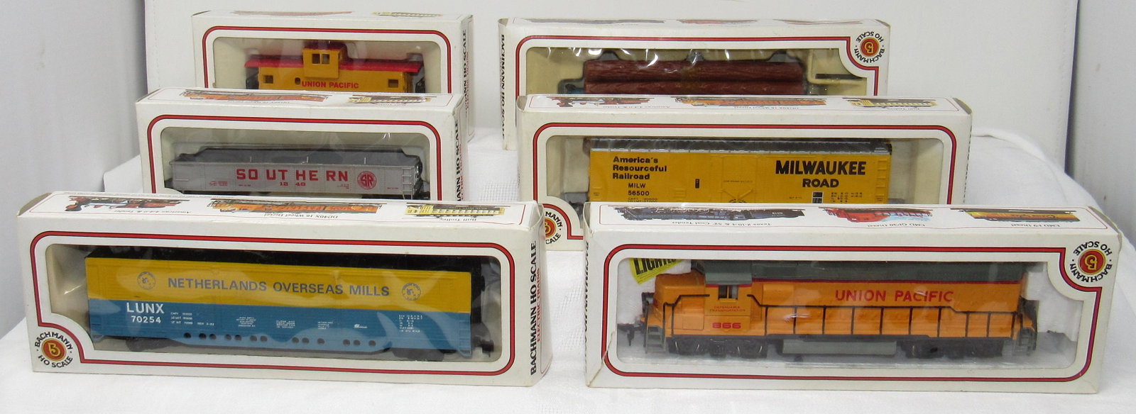 Bachmann 866 Union Pacific Diesel Locomotive: Also included is all cars pictured