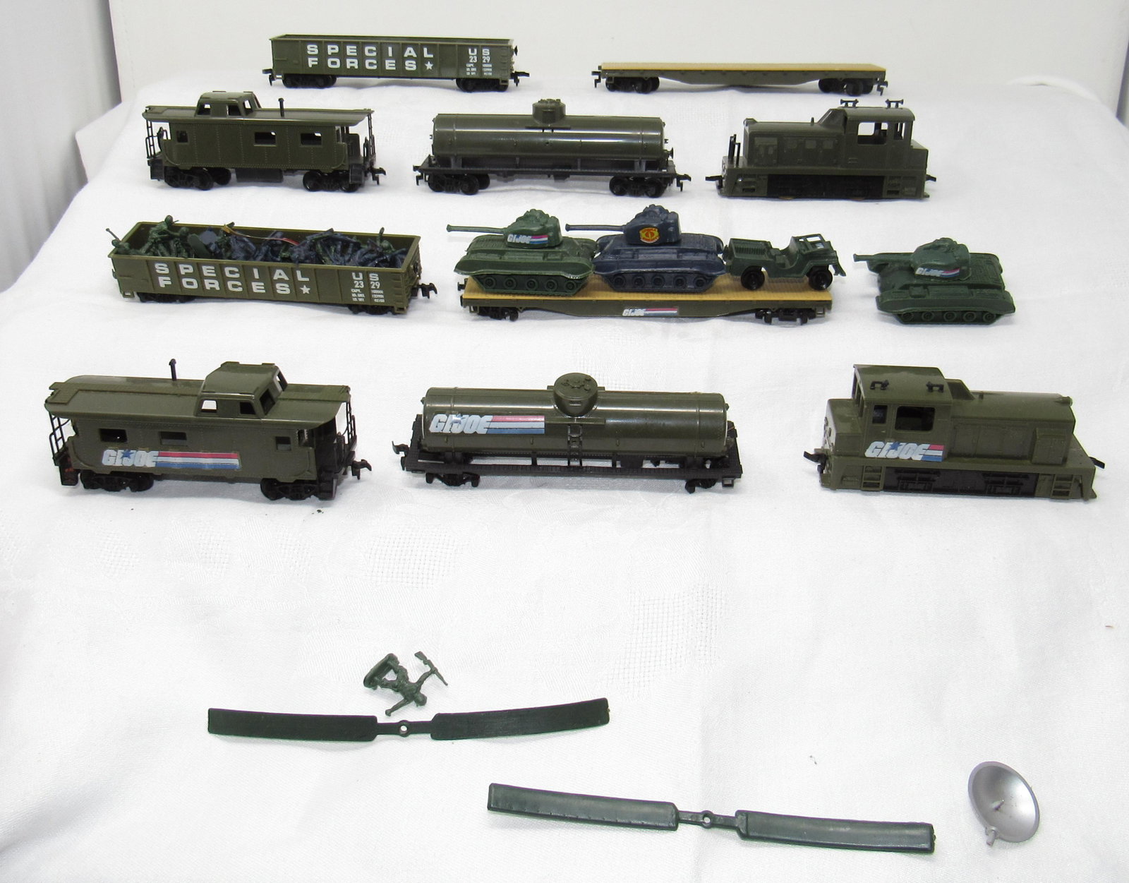 Ho Scale Gi Joe and Special Forces Trains: Getting all pictured