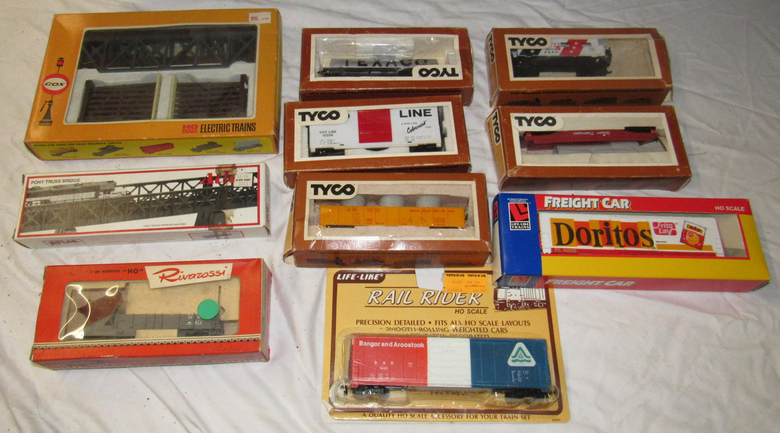 Rivarossi Tyco Like Like Cox HO Scale Trains: Getting all pictured