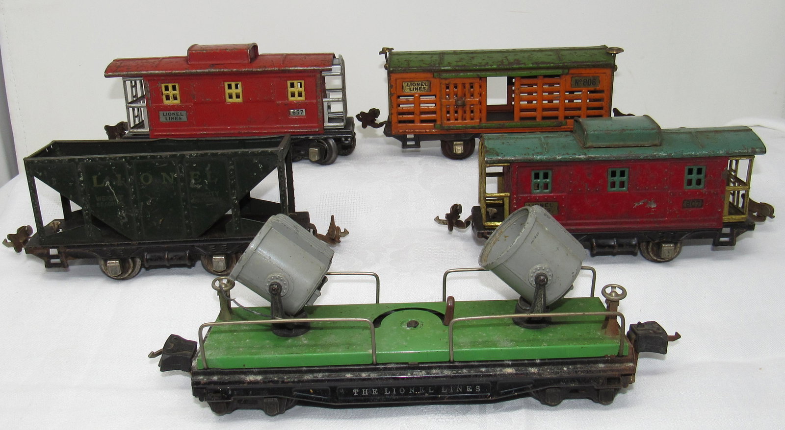 Lionel Lines Search Light Hopper 807 Caboose: Also includes 657 caboose and 806