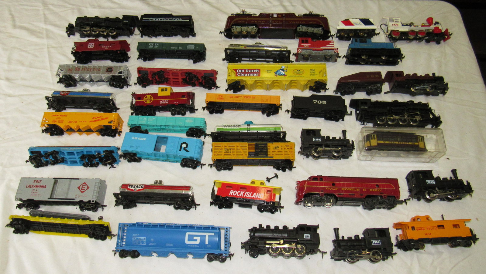 HO Scale Locomotives Train Cars Switchers: Getting all pictured