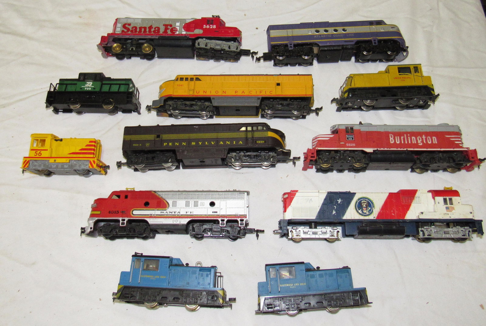 HO Scale Diesel Locomotives & Switcher Trains: Getting all pictured