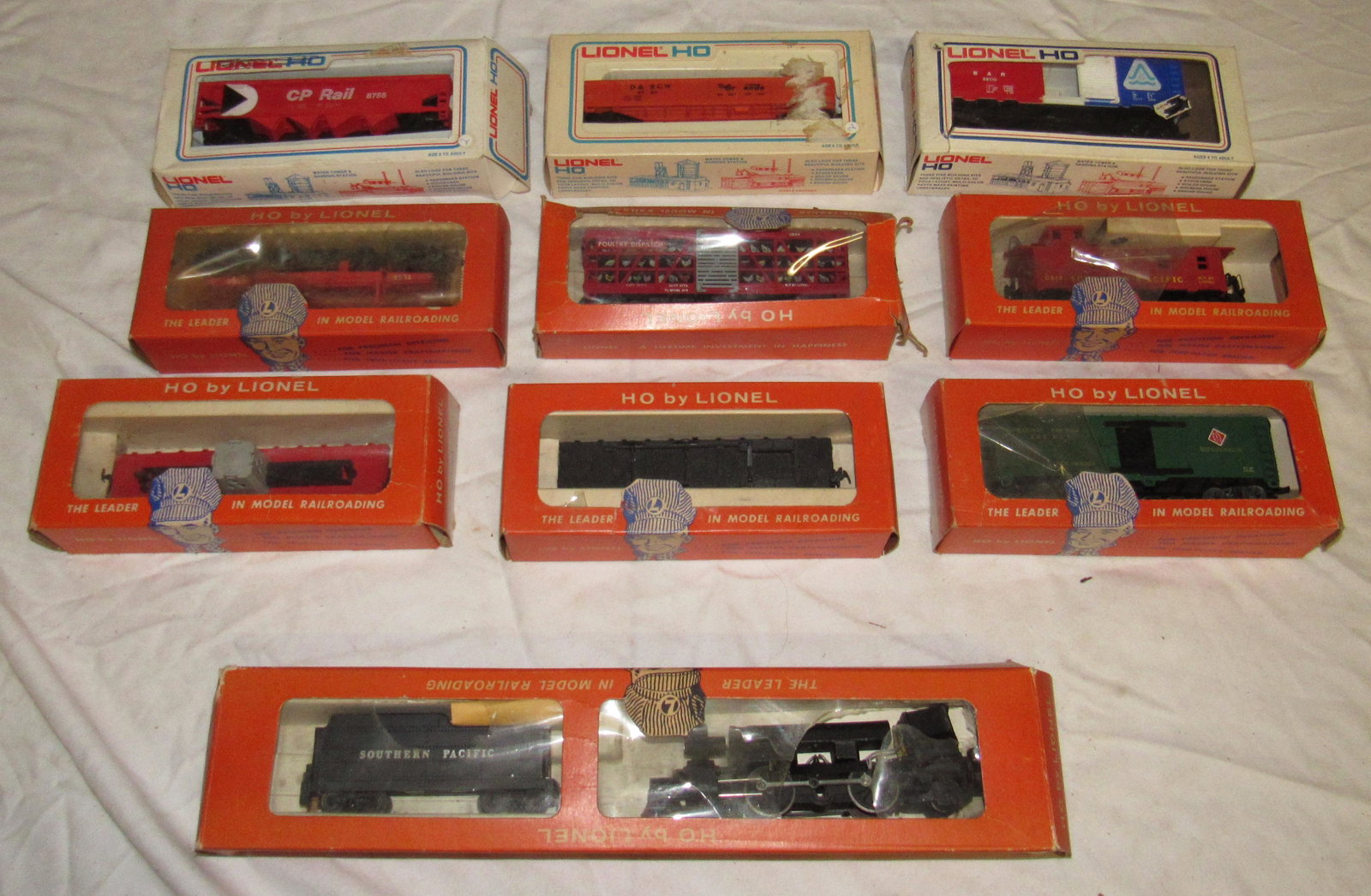Lionel HO Scale Trains: Getting all pictured