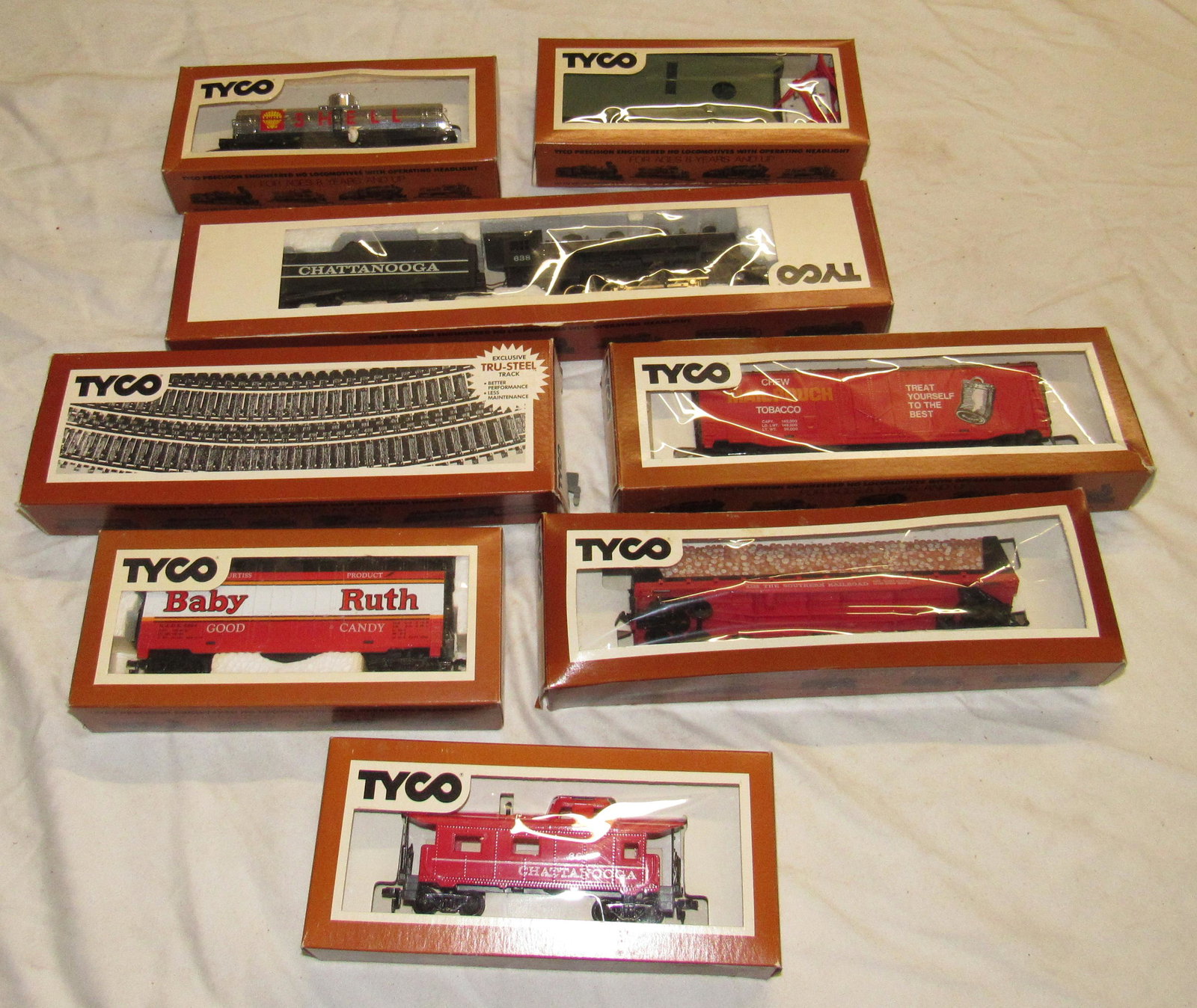 Tyco HO Scale Trains: Getting all pictured