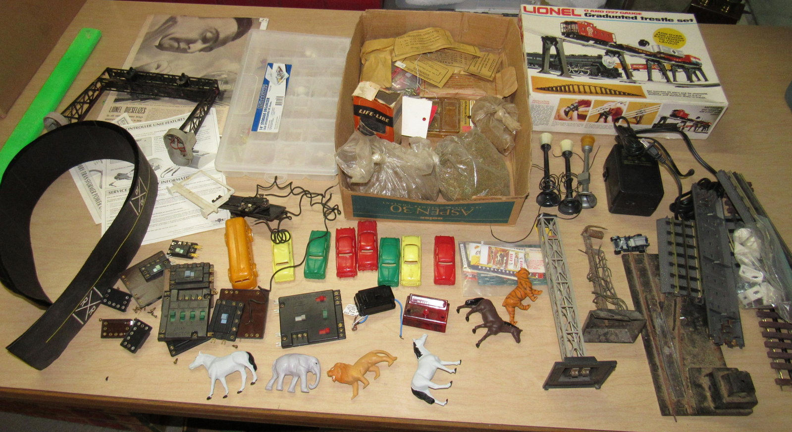 Table Contents of Misc Train Accessories: Getting all pictured