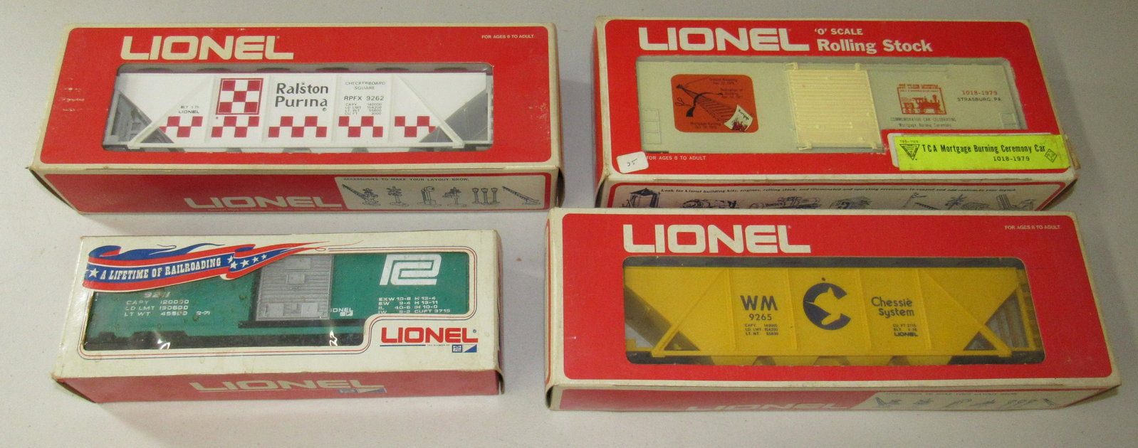 Lionel Hoppers & Box Cars Ralston Purina 9262: Getting all pictured.