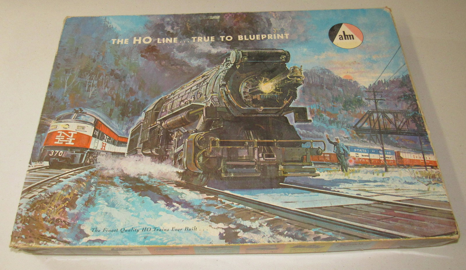 AHM HO Scale Train Set w/ 102 Locomotive: Getting all pictured