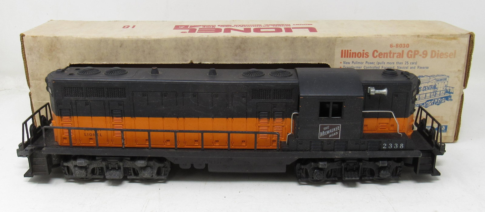 Lionel Milwaukee Rd 2338 Diesel Locomotive: comes with a box